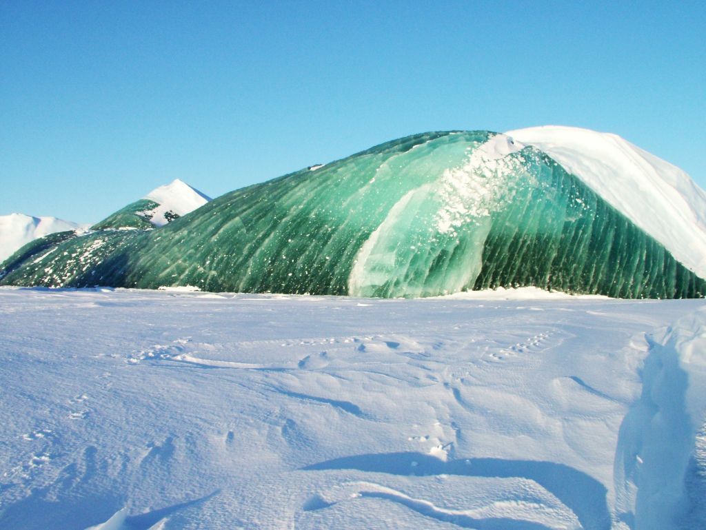 Antarctic Green Icebergs